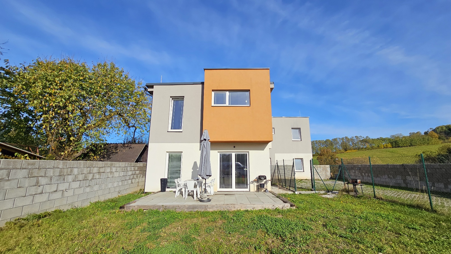 EXKLUZÍVNE! Štýlový 4-izbový rodinný dom, 2 kúpeľne, terasa, záhrada, výborná lokalita, prenájom, Žilina - Trnové, Cena: 1.250 € bez energií/ mes