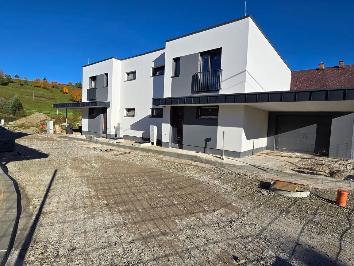 (B10) Pokojné bývanie v Bitarovej - 4 izbový dom s terasou a záhradou len 5 minút od Žiliny