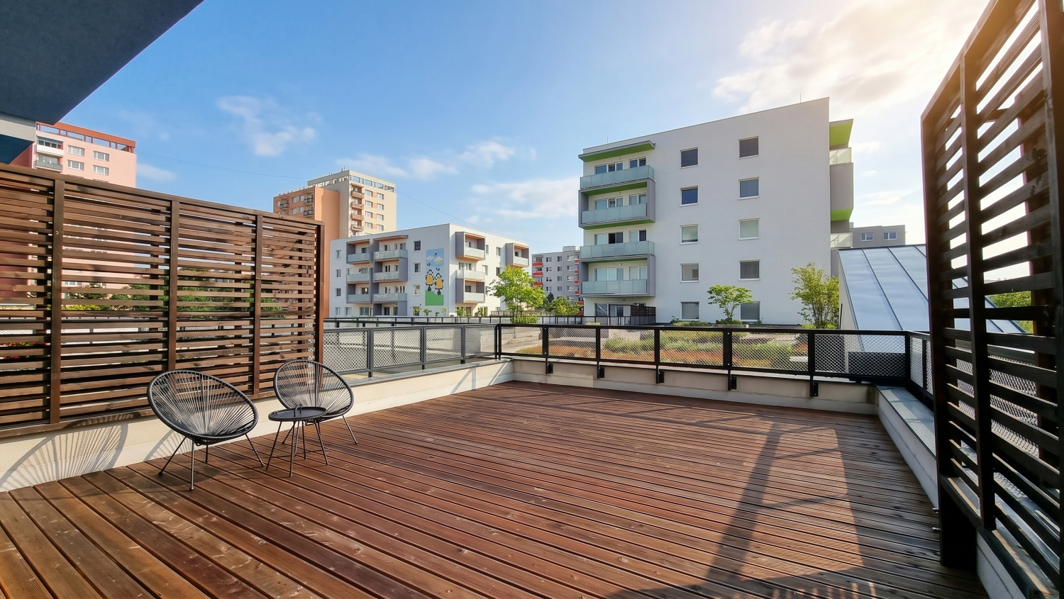 Terasa väčšia ako byt: zariadený 2-izbový byt s parkovaním, Žilina - Rudiny II, Cena: 790€ s energ/mes
